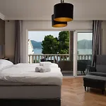 Suartini Pool Or Jakuzzi Apartamento