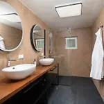 Suartini Pool Or Jakuzzi
