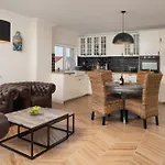 Suartini Pool Or Jakuzzi