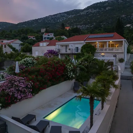 Suartini Pool Or Jakuzzi Lejlighed