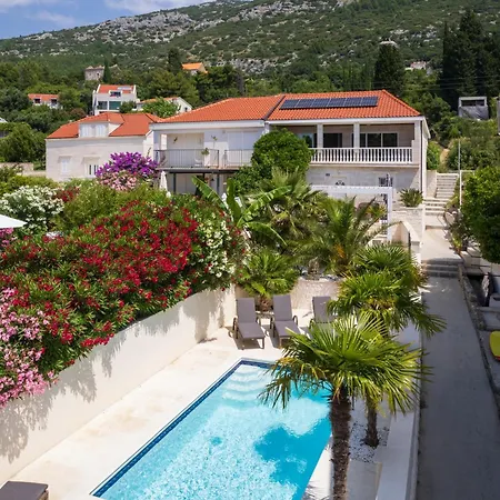 Apartment Suartini Pool Or Jakuzzi