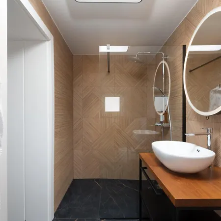 Suartini Pool Or Jakuzzi Apartamento