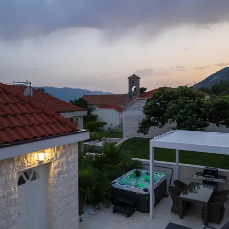 Suartini Pool Or Jakuzzi Apartment *