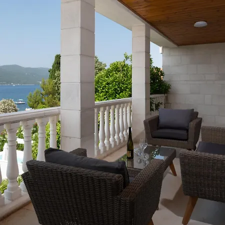 Suartini Pool Or Jakuzzi * Viganj