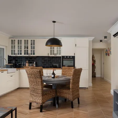 Suartini Pool Or Jakuzzi Apartment *