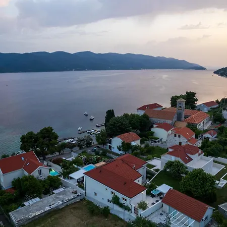 Suartini Pool Or Jakuzzi *