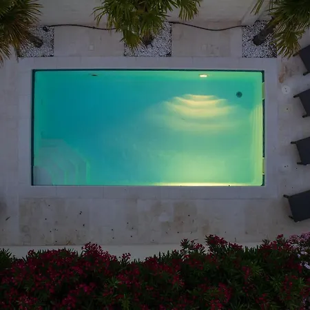 Suartini Pool Or Jakuzzi Apartment