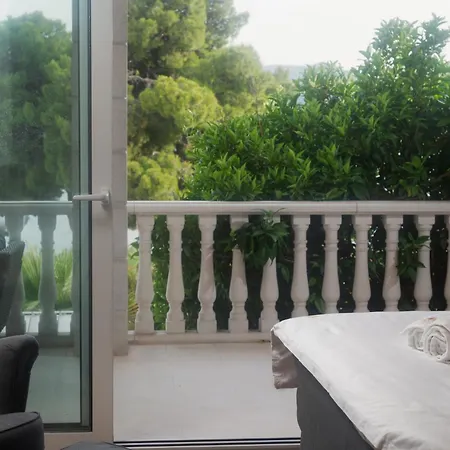 Suartini Pool Or Jakuzzi Apartment *