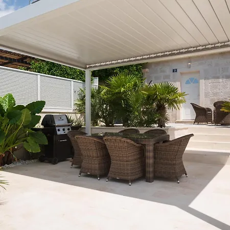 Apartment Suartini Pool Or Jakuzzi